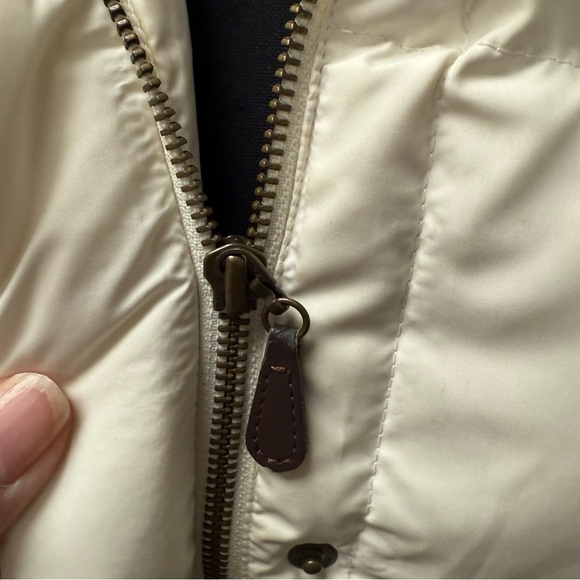 Eddie Bauer White Down Puffer Vest L Faux Fur Collar Winter Warm Outerwear - Picture 2 of 12